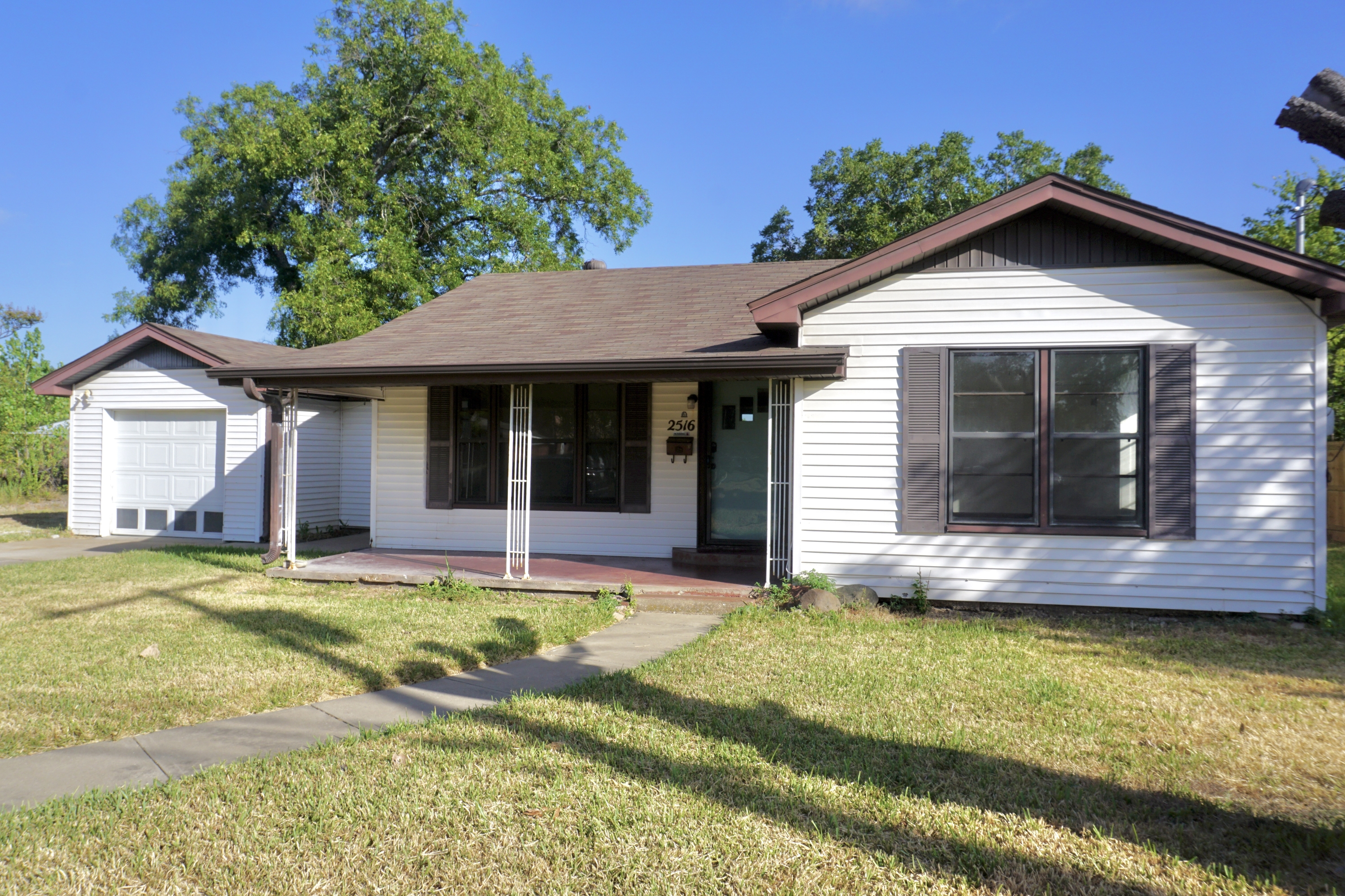 2516 Briarwood Lane